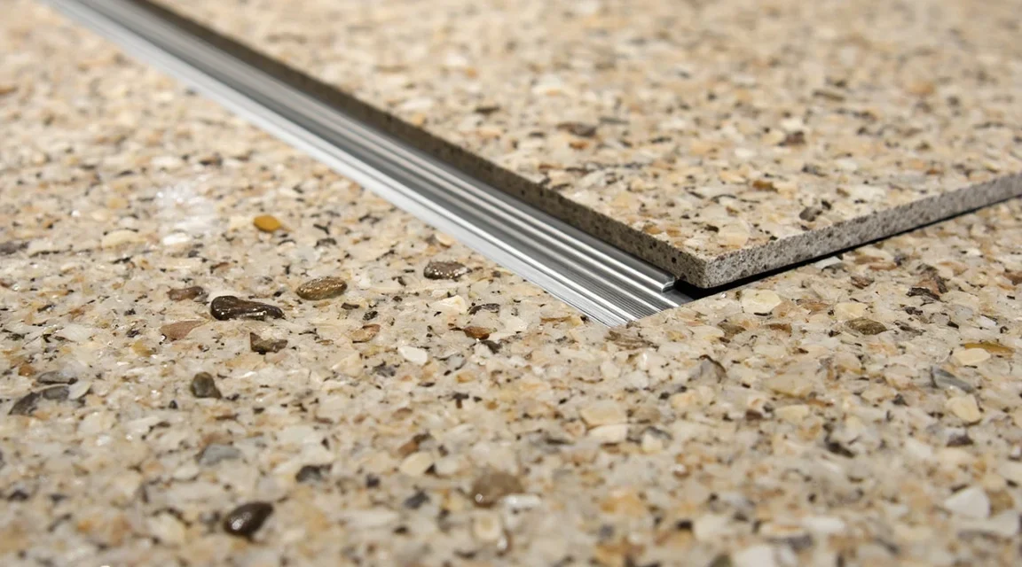 Dylatacje w kamiennym dywanie: gdzie muszą być, czym je wykonać i jak nie zrobić pękającego paska